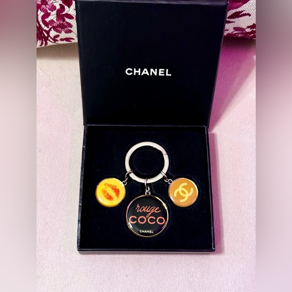 ❤️‍🔥 LOW START Chanel Keychain - Picture 1 of 6